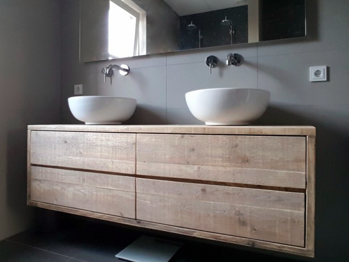 Mooi in de badkamer: een steigerhouten badkamermeubel - - WONEN.nl