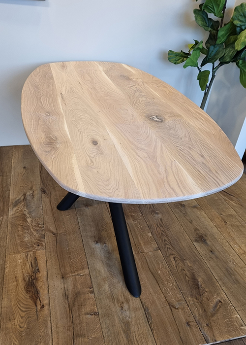 Foto: Deens ovale eiken tafel met matrix poot