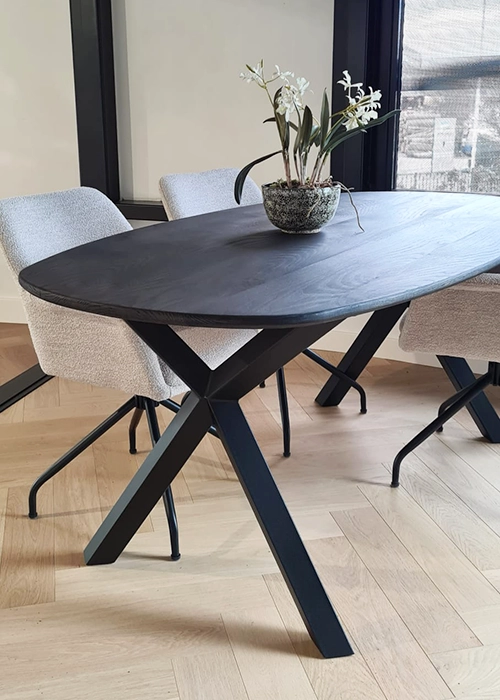 Foto: Deens ovale tafel scissor onderstel Fairwood