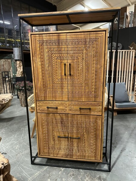 Foto: Wandkast Intan handsnijwerk teak Mokana Meubelen 800 600 scaled