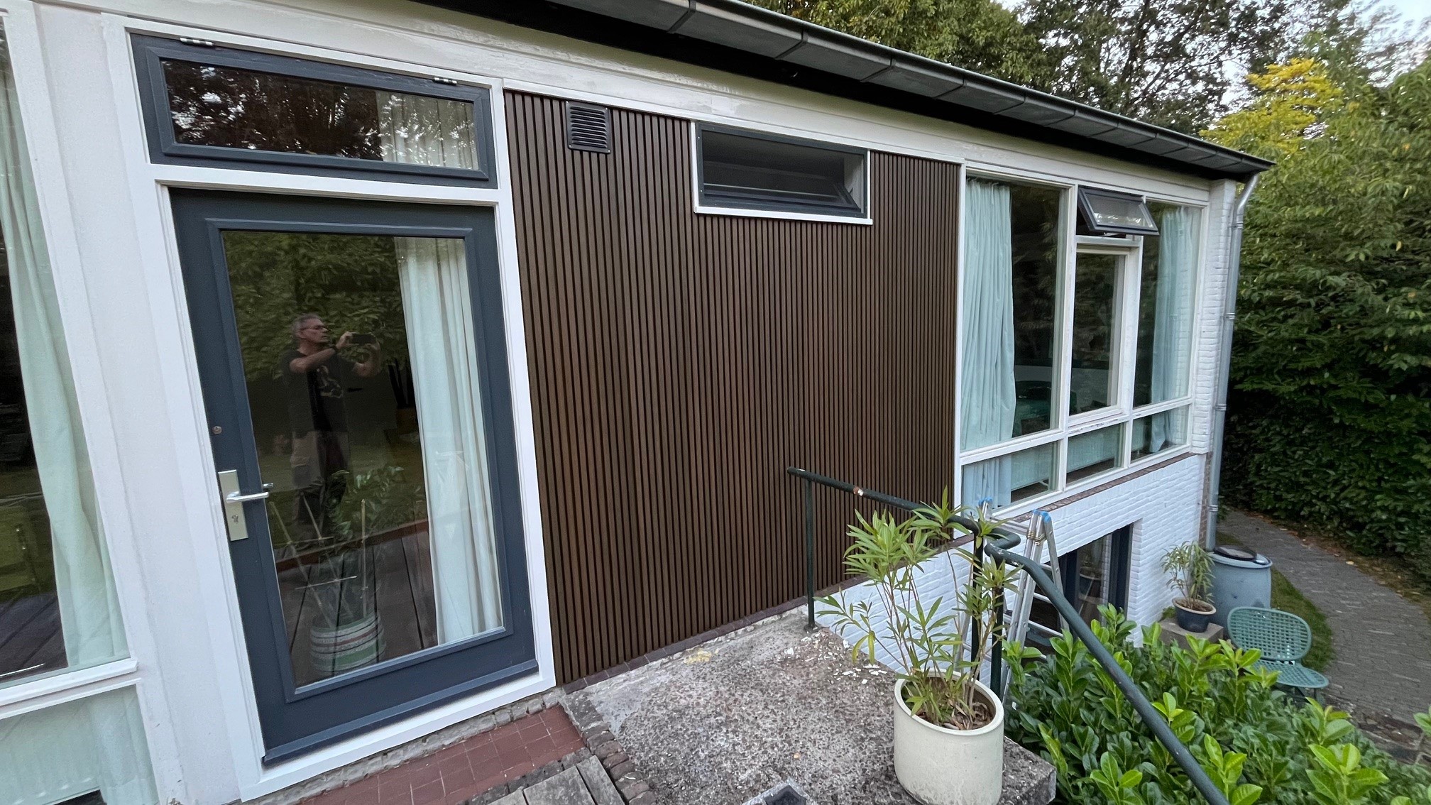 Foto: rhombus bruin zijgevel woning