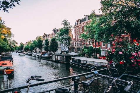 Foto : Hoe goed zijn de huizen in Amsterdam gebouwd tegen lekkages?