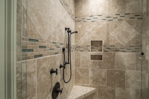 Foto : Je badkamer nieuw leven inblazen met mooie badkamertegels