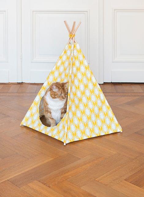 In maar stappen maak je deze superleuke DIY tipi voor je kat of hond - Nieuws - Wonen.nl