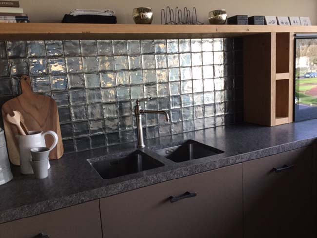 Metallic tegels voor de keukenachterwand - - keuken - WONEN.nl