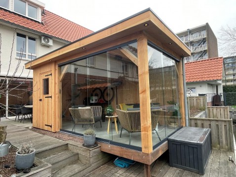 Foto : Tuinkamer van 2,5 x 5 meter in Douglas met glazen schuifwand in Hardinxveld-Giessendam