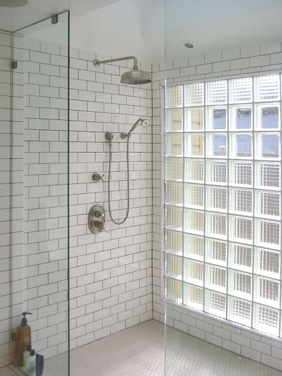 Badkamer met glasblokken - - - WONEN.nl