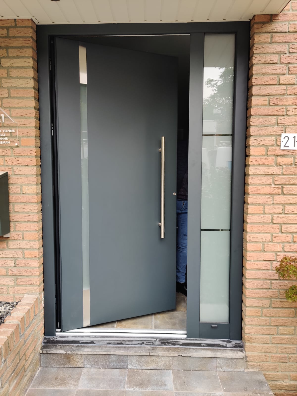 Oxide Rose kleur Omgaan Aluminium voordeur op maat - deuren - verbouwen - Wonen.nl