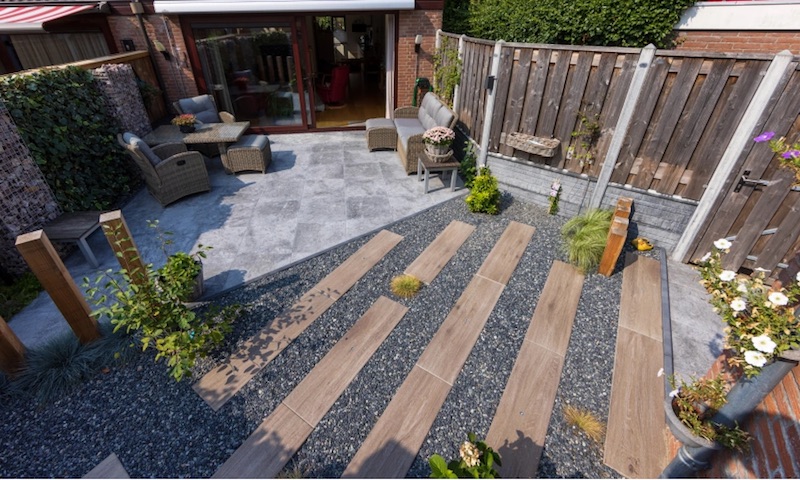 Foto : Een prachtige tuin met de nieuwe sierbestrating van GeoProArte®.