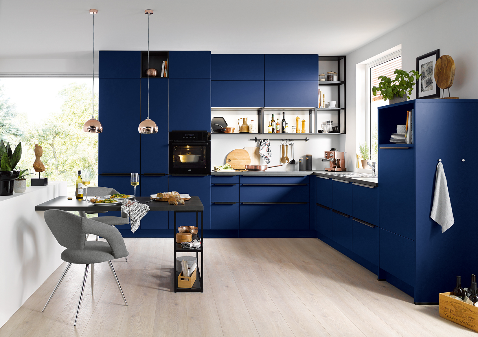 Uitwisseling stem Verplicht Een positieve twist met een blauwe keuken - moderne-keuken - keuken -  WONEN.nl