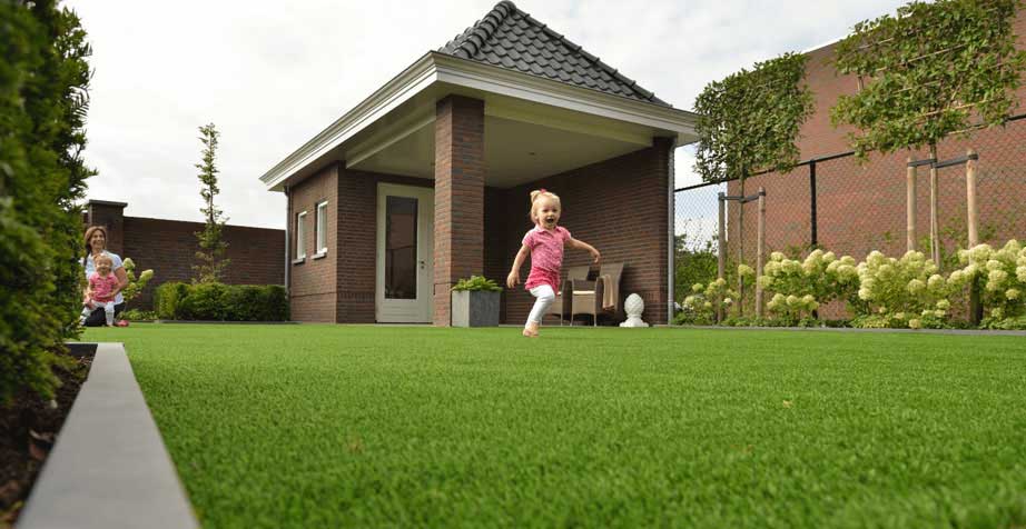 Kinderen en kunstgras - - tuin - WONEN.nl