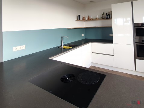 Foto : Collorz luxe aluminium keukenwanden. Mat gelakt in kleur naar keuze. Slechts 3mm dik!