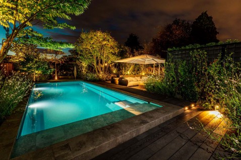 Foto : De Luxe en Hoogwaardige Binnen- en Buitenbaden van Compass Pools: Een Perfecte Zwemervaring